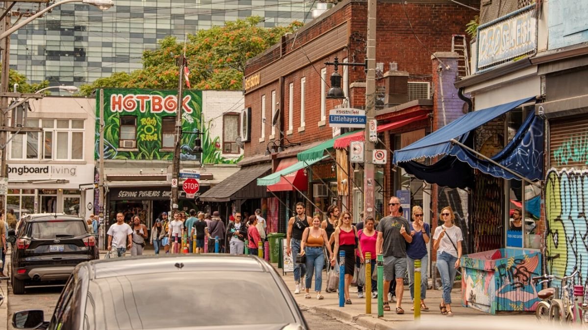 Top 10 Toronto Neighborhoods to Explore (Local Guide)